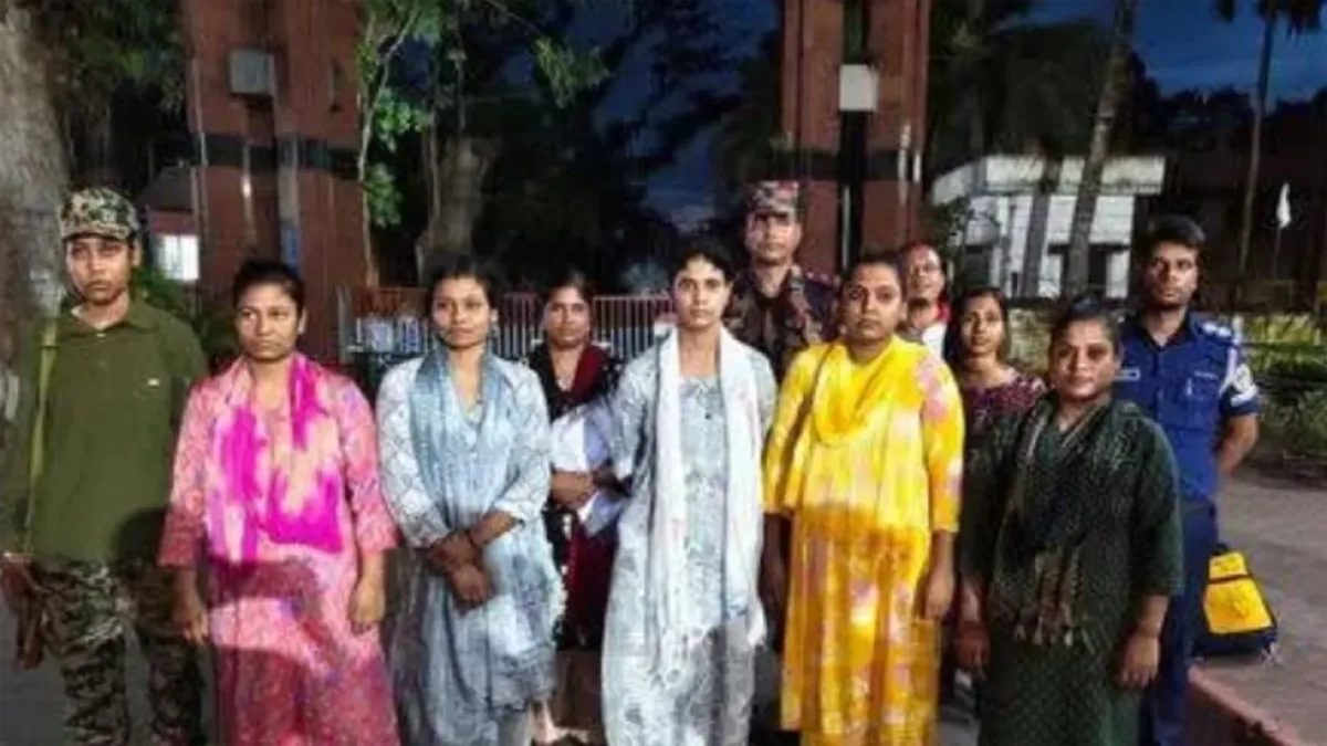 Five Bangladeshi women return from India