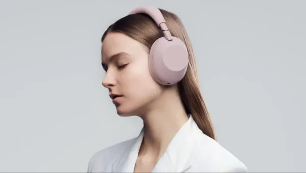 Sony WH - 1000XM  Headphones  Photo