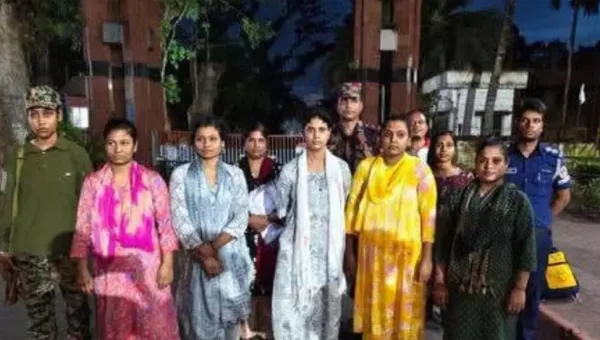 Five Bangladeshi women return from India